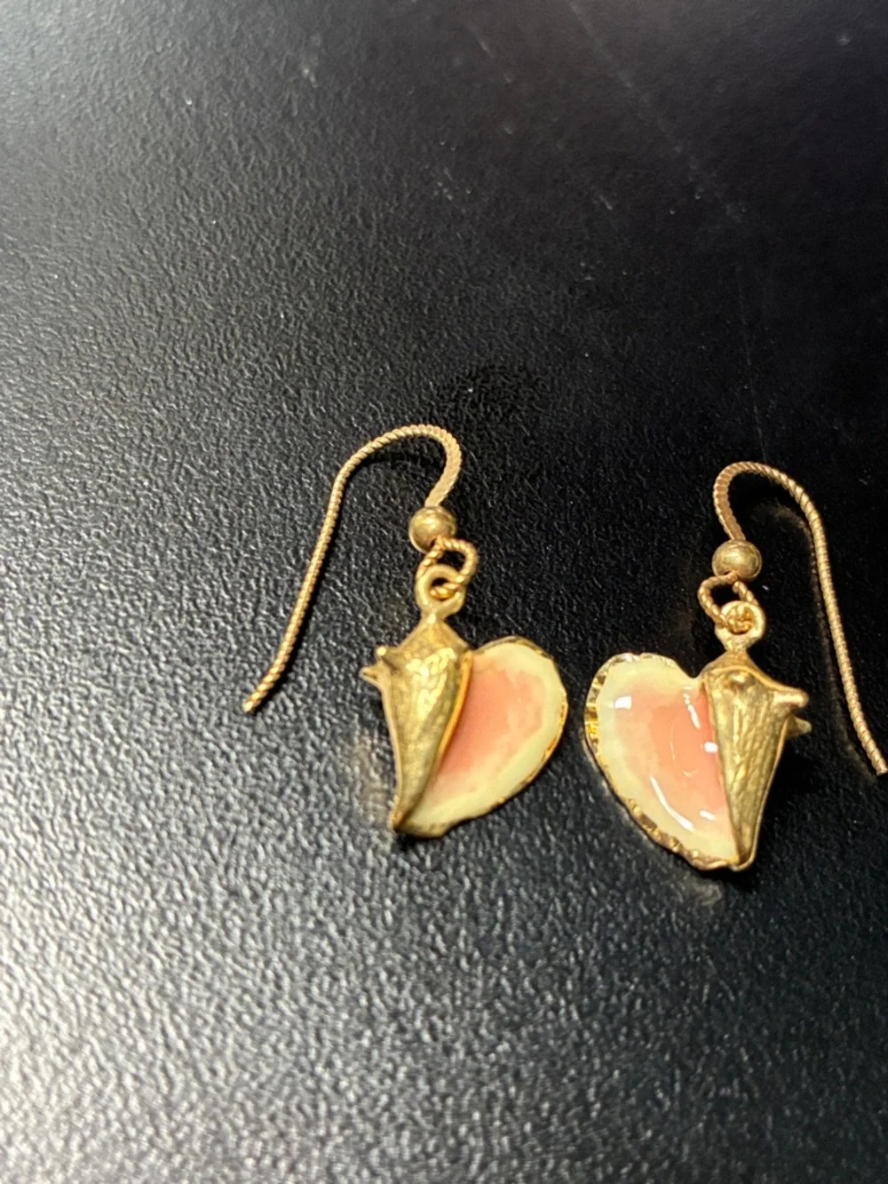 Handcrafted Gold-tone Pink conch shell Drop pierced Earrings - Picture 5 of 8